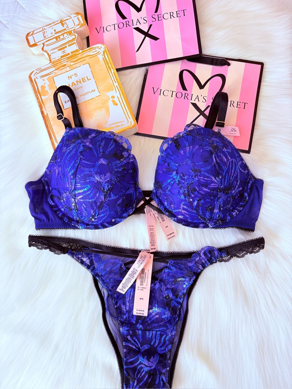 🩷🩷Victoria’s Secret very sexy bra and panty set (38B / M)🩷🩷